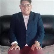 Profesor da clases particulares a adolecentes y niños